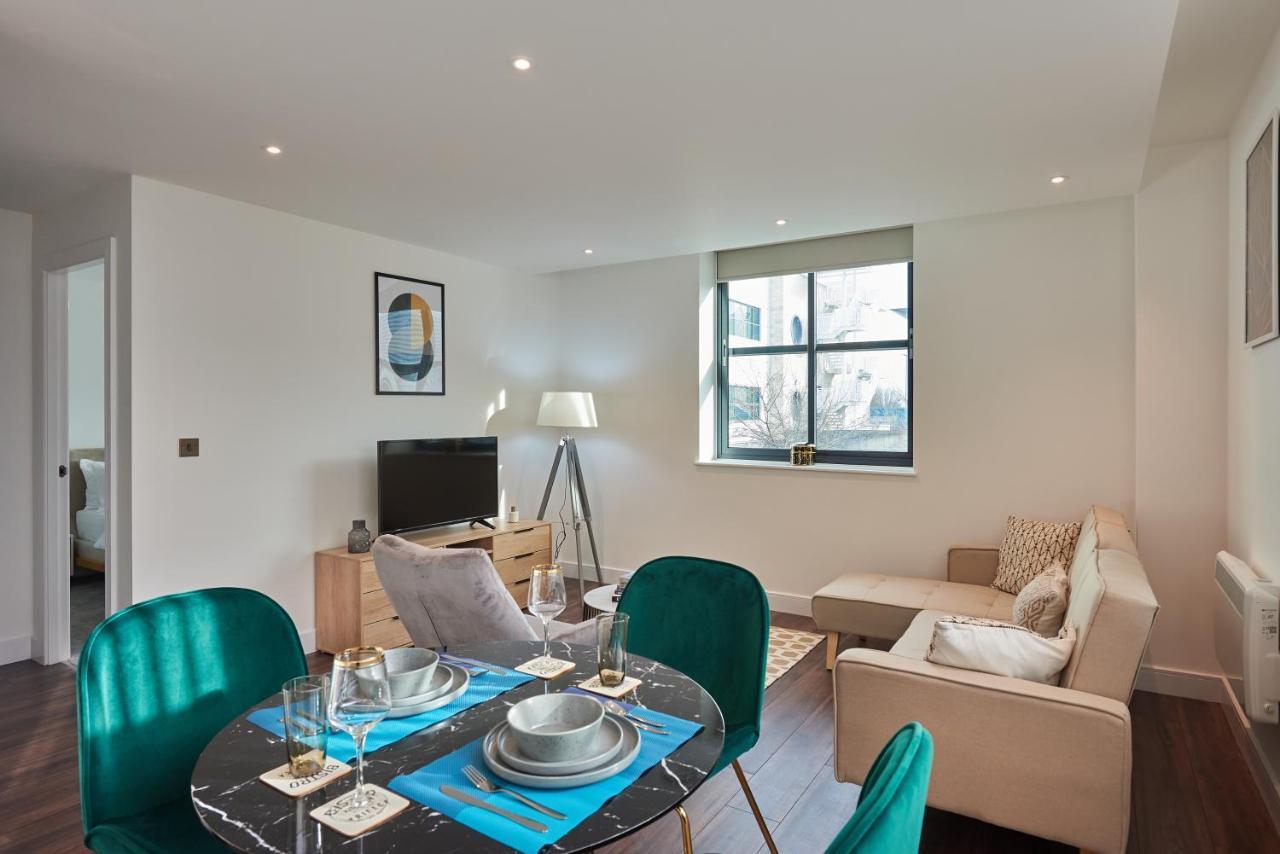 Seven Living Slough - Free Parking & Fast Wi-Fi Apartment Exterior photo