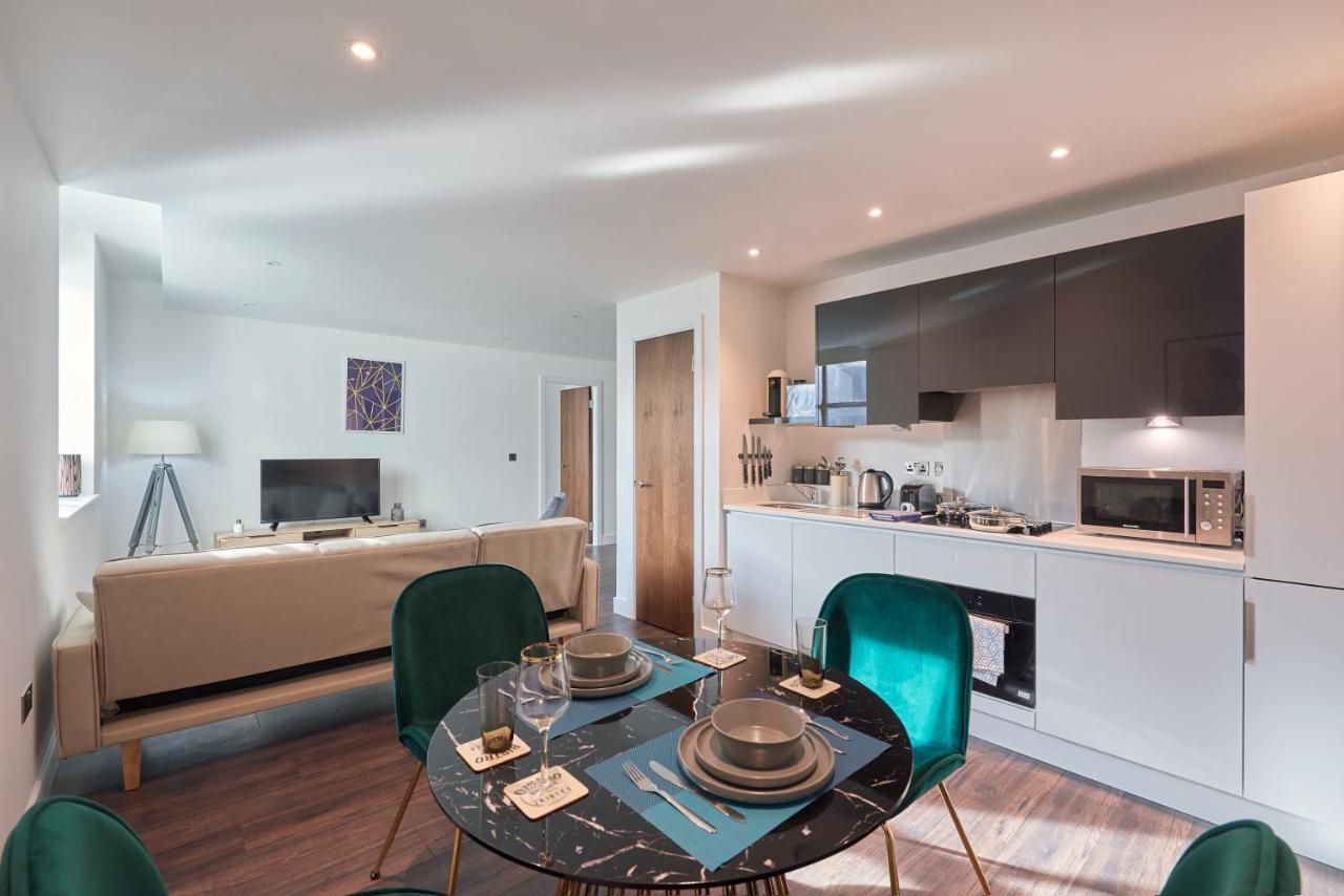Seven Living Slough - Free Parking & Fast Wi-Fi Apartment Exterior photo